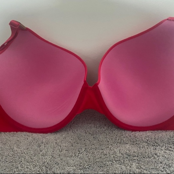 Red bra - Picture 2 of 3